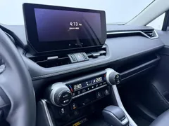 2023 Toyota RAV4 2.0L CVT 2WD 20th Anniversary Platinum, белый — фото 10