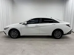 2023 Hyundai Elantra 1.5L CVT GLS Leading, белый — фото 4