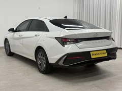 2023 Hyundai Elantra 1.5L CVT GLS Leading, белый — фото 5