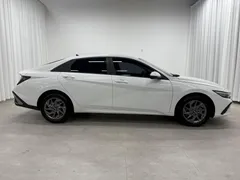 2023 Hyundai Elantra 1.5L CVT GLS Leading, белый — фото 8