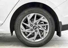 2023 Hyundai Elantra 1.5L CVT GLS Leading, белый — фото 16