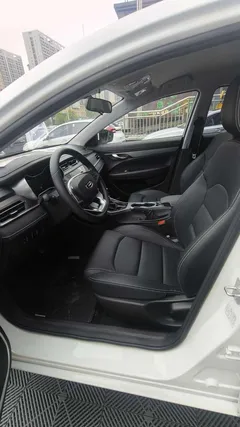 2021 Geely Emgrand UP 1.5L CVT, белый — фото 4