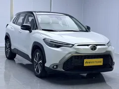 2022 Toyota Frontlander 2.0L CVT Luxury Plus, белый — фото 3