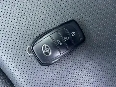 2022 Toyota Frontlander 2.0L CVT Luxury Plus, белый — фото 18