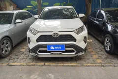 2023 Toyota RAV4 2.0L CVT 2WD Fashion, белый — фото 3