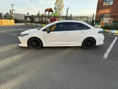 2021 Toyota Corolla 1.5L CVT GR SPORT, белый — фото 4