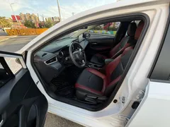 2021 Toyota Corolla 1.5L CVT GR SPORT, белый — фото 10