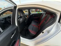 2021 Toyota Corolla 1.5L CVT GR SPORT, белый — фото 11