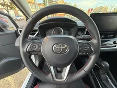 2021 Toyota Corolla 1.5L CVT GR SPORT, белый — фото 16