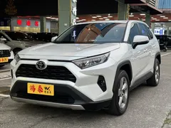 2021 Toyota RAV4 2.0L CVT 4WD Fashion Plus, белый — фото 1