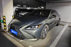 2022 Lexus ES 200 Excellence, зелёный — фото 1