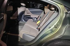 2022 Lexus ES 200 Excellence, зелёный — фото 13