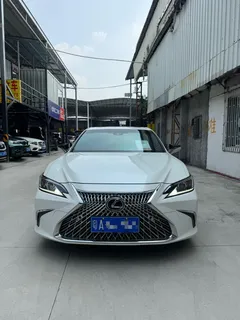 2022 Lexus ES 200 Excellence, белый — фото 2