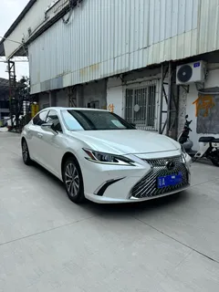 2022 Lexus ES 200 Excellence, белый — фото 3
