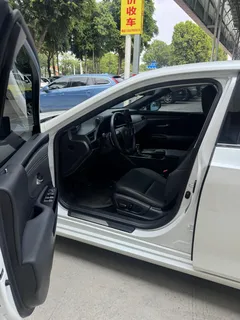 2022 Lexus ES 200 Excellence, белый — фото 4