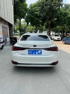 2022 Lexus ES 200 Excellence, белый — фото 16