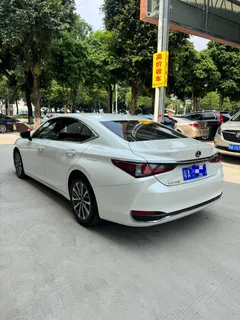 2022 Lexus ES 200 Excellence, белый — фото 17
