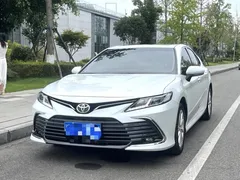 2023 Toyota Camry 2.0GVP Leading, белый — фото 1