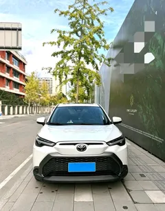 2023 Toyota Frontlander 2.0L CVT Luxury, белый — фото 2
