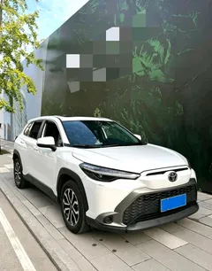 2023 Toyota Frontlander 2.0L CVT Luxury, белый — фото 3