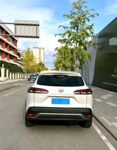 2023 Toyota Frontlander 2.0L CVT Luxury, белый — фото 10