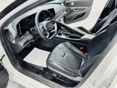 2022 Hyundai Elantra 1.5L CVT LUX Premium, белый — фото 4