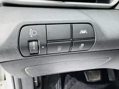 2022 Hyundai Elantra 1.5L CVT LUX Premium, белый — фото 7