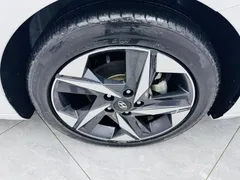 2022 Hyundai Elantra 1.5L CVT LUX Premium, белый — фото 13