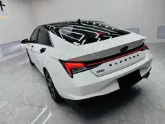 2022 Hyundai Elantra 1.5L CVT LUX Premium, белый — фото 17