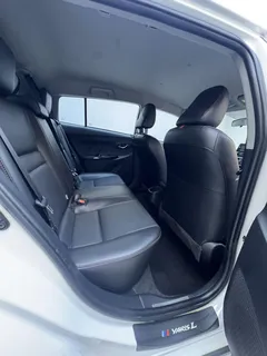 2022 Toyota Yaris L Zhixuan X 1.5L CVT Luxury Plus, белый — фото 10