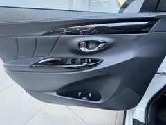 2022 Toyota Yaris L Zhixuan X 1.5L CVT Luxury Plus, белый — фото 16