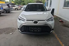 2022 Toyota Frontlander 2.0L CVT Luxury, белый — фото 3