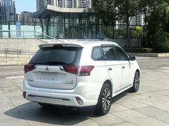 2021 Mitsubishi Outlander 2.4L 4WD 7-seat, белый — фото 3