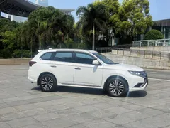 2021 Mitsubishi Outlander 2.4L 4WD 7-seat, белый — фото 5