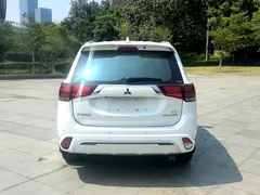2021 Mitsubishi Outlander 2.4L 4WD 7-seat, белый — фото 6