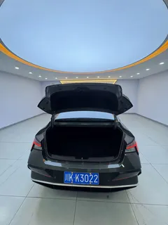 2023 Hyundai Elantra 1.5L CVT LUX Premium — фото 7