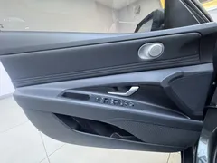 2023 Hyundai Elantra 1.5L CVT LUX Premium — фото 16