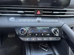 2023 Hyundai Elantra 1.5L CVT LUX Premium — фото 19