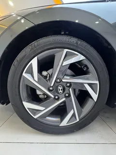 2023 Hyundai Elantra 1.5L CVT LUX Premium — фото 23