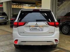 2021 Mitsubishi Outlander 2.0L 2WD 5-seat, белый — фото 4