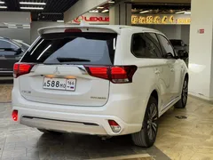 2021 Mitsubishi Outlander 2.0L 2WD 5-seat, белый — фото 5