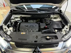 2021 Mitsubishi Outlander 2.0L 2WD 5-seat, белый — фото 17