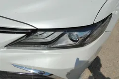 2023 Toyota Camry 2.0G Luxury, белый — фото 2