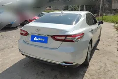 2023 Toyota Camry 2.0G Luxury, белый — фото 8