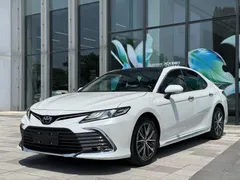 2023 Toyota Camry 2.5G Luxury, белый — фото 1