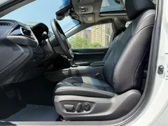 2023 Toyota Camry 2.5G Luxury, белый — фото 4