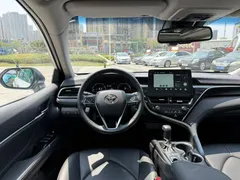 2023 Toyota Camry 2.5G Luxury, белый — фото 9
