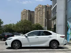 2023 Toyota Camry 2.5G Luxury, белый — фото 14