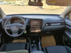 2021 Mitsubishi Outlander 2.0L 2WD 5 Seats, белый — фото 3