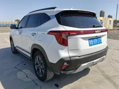 2023 Kia Seltos 1.5L IVT Luxury, белый — фото 2